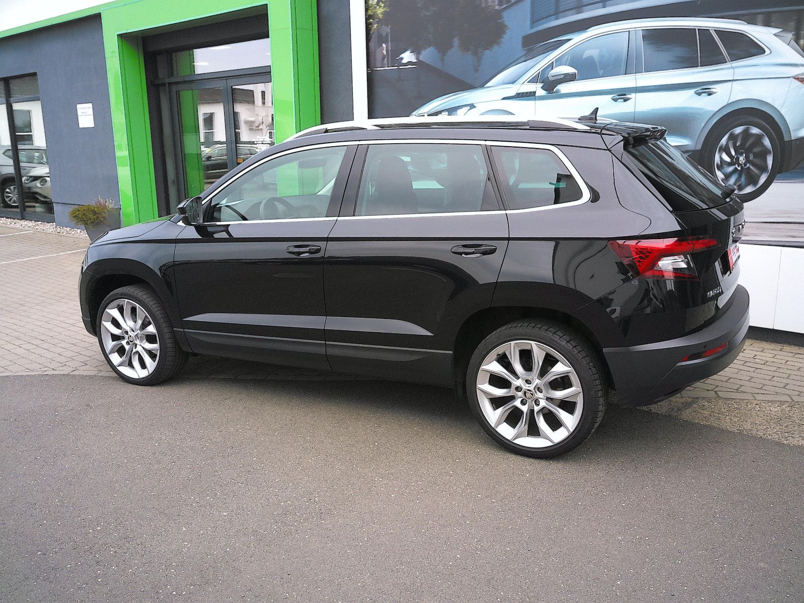 Fahrzeugabbildung SKODA Karoq Drive 125 2.0 TDI LED Navi Rüka virt.Cockp