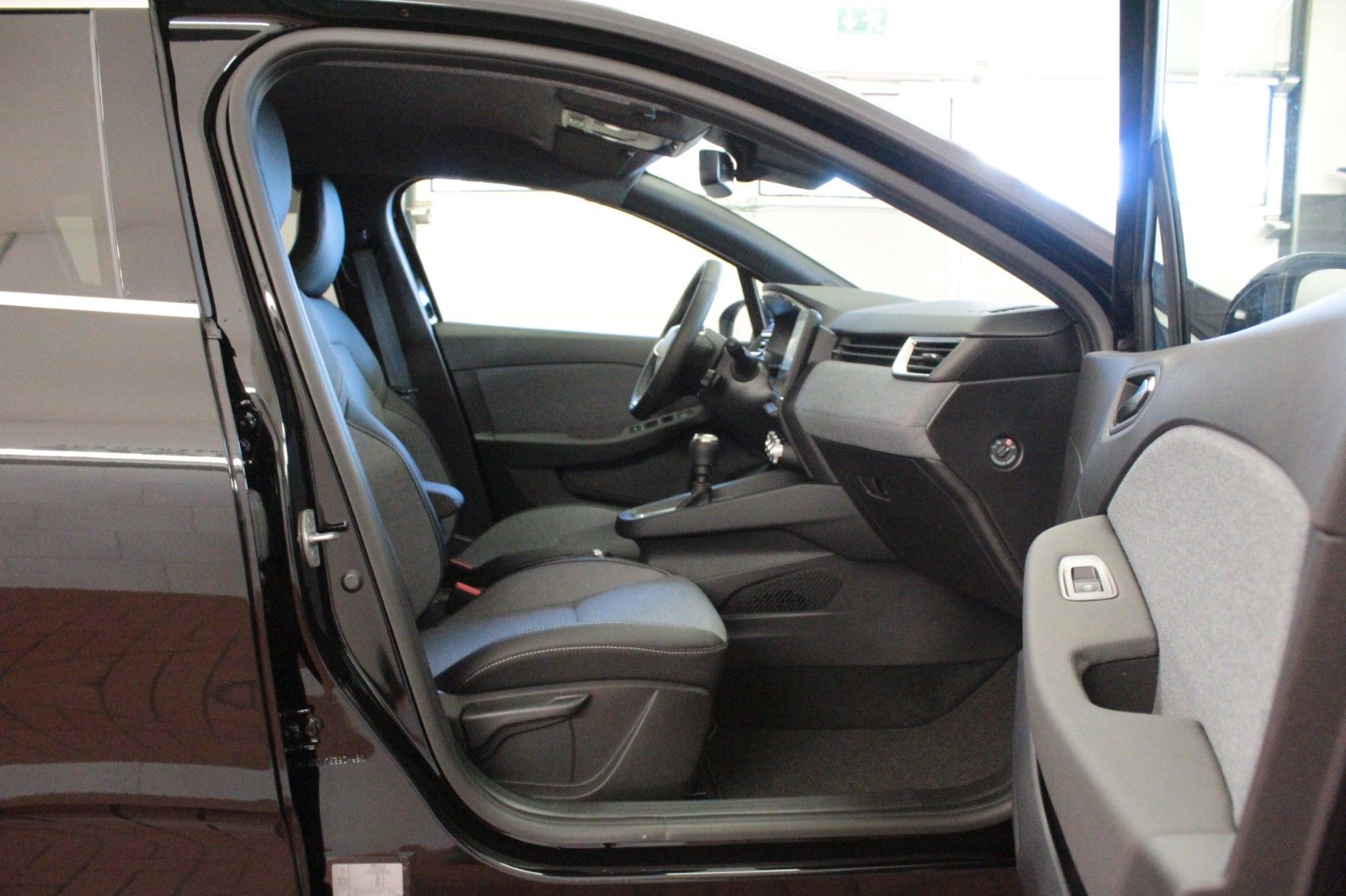 Fahrzeugabbildung Renault Clio TCe 90 Techno *Winter-*&*Look-Paket*