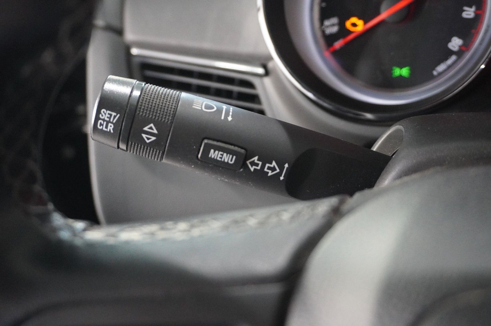 Fahrzeugabbildung Opel Zafira C Tourer 1.6 INNOVATION NAVI/BI-XENON/AHK