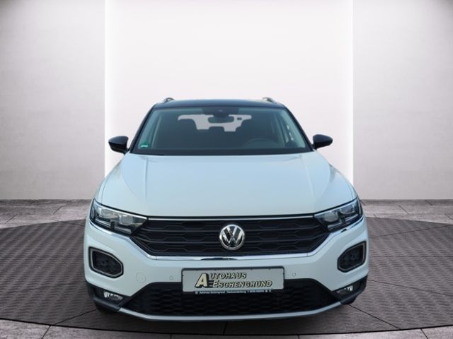 Fahrzeugabbildung Volkswagen T-Roc 1.5 l TSI DSG Style AHK ACC NAVI LED