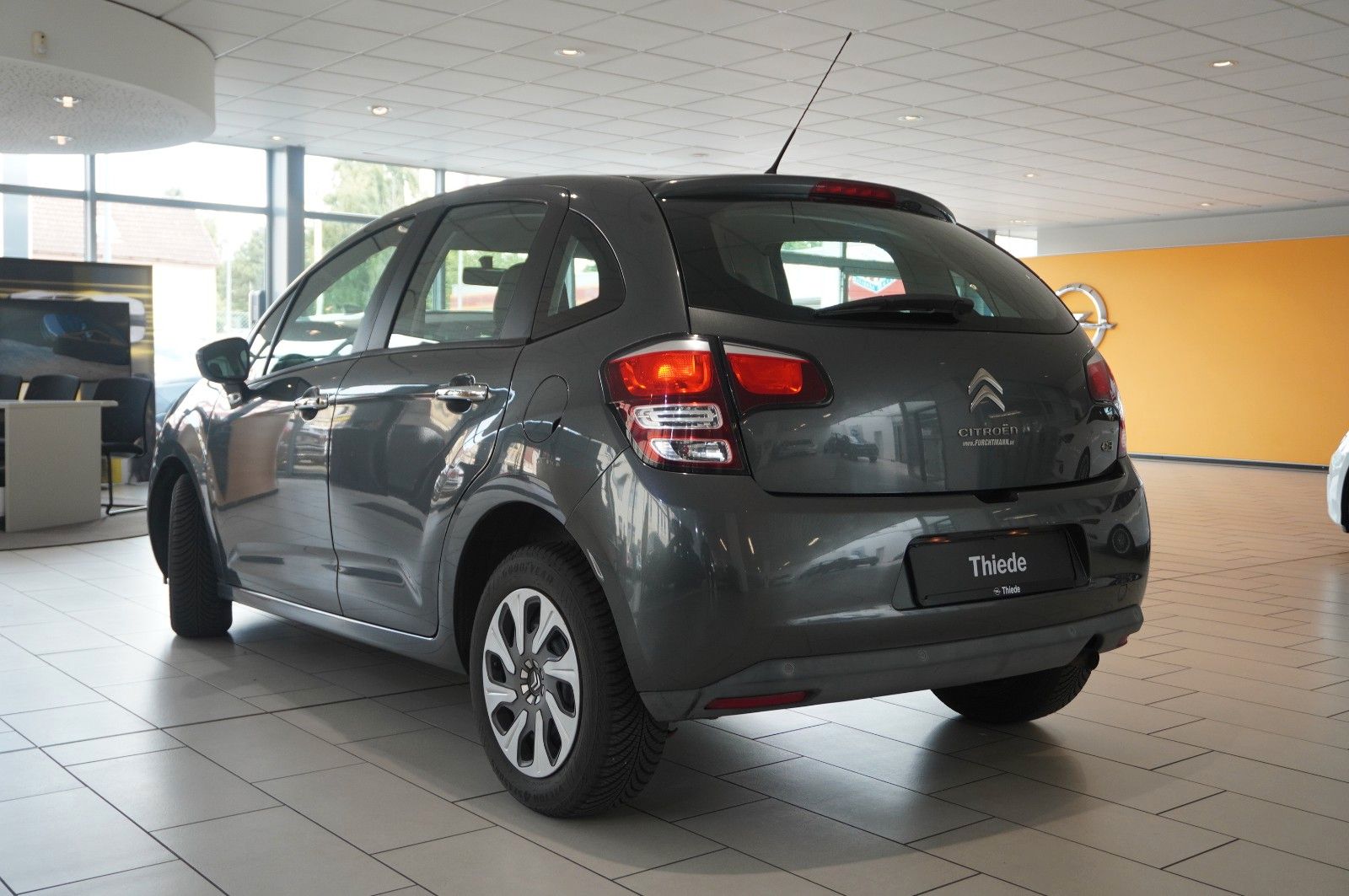 Fahrzeugabbildung Citroën C3 PureTech 1.2 SELECTION KLIMA/PDC/TEMP./USB