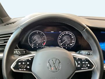 Volkswagen Touareg - 11