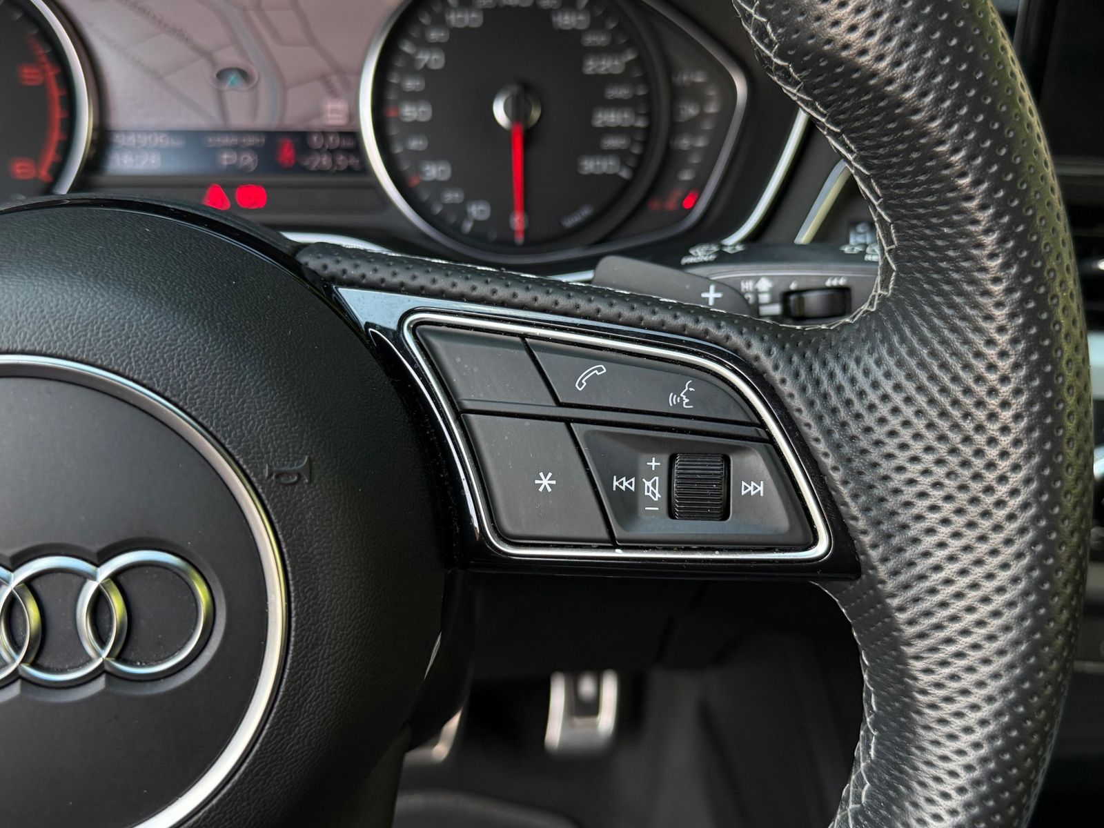 Fahrzeugabbildung Audi A4 Avant 40 TDI S-tr. S Line LED+NAV+KAM+SHZ+MFL