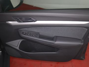 Volkswagen Golf - 11