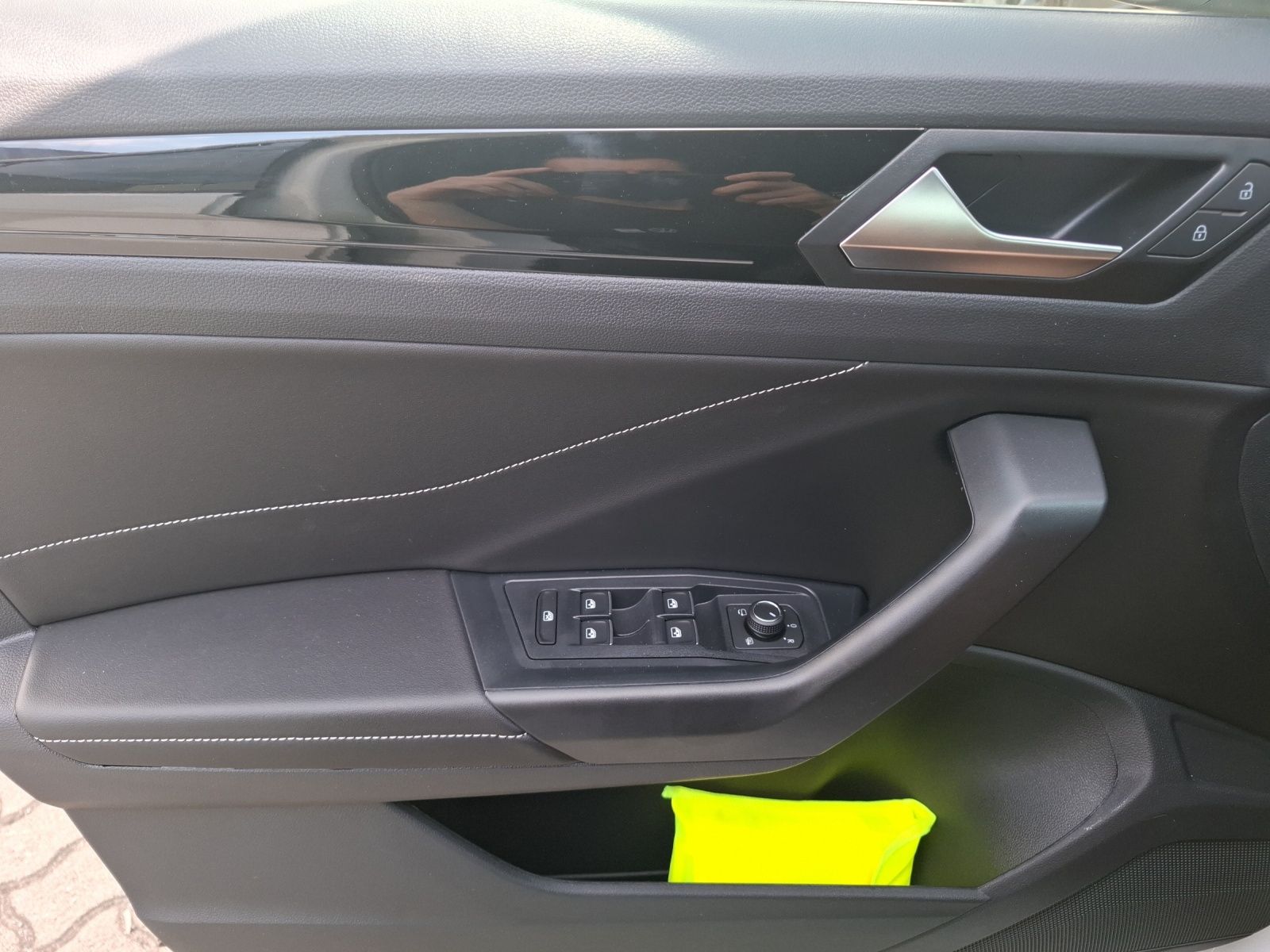 Fahrzeugabbildung Volkswagen T-Roc Style 4Motion AHZV, IQ.LIGHT