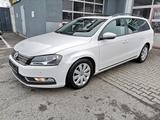 Volkswagen Passat 1.6 TDI PANODach Klimaautomatik Sizhzg 6G - Volkswagen Passat mit Diesel-Antrieb: Kombi, 1.6