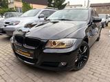BMW 320 Baureihe 3 Touring 320d xDrive Xenon Klima!! - BMW 320 aus 2011: Kombi