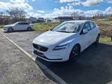Volvo V40 T3 Geartronic R Design - Volvo V40 Limousine R design mit Benzin-Antrieb