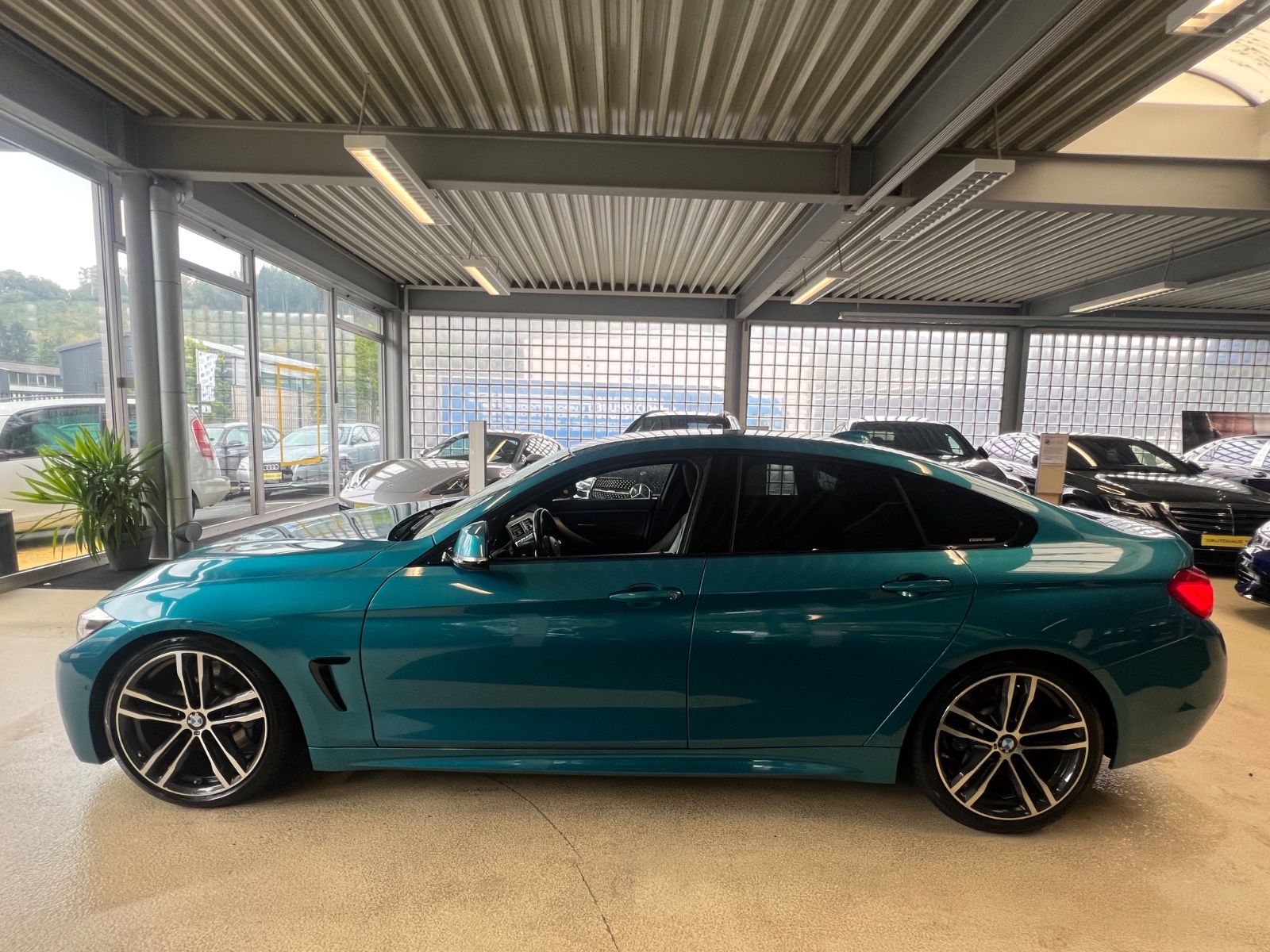 Fahrzeugabbildung BMW 4 Gran Coupe 430 i M Sport*Rocksblau