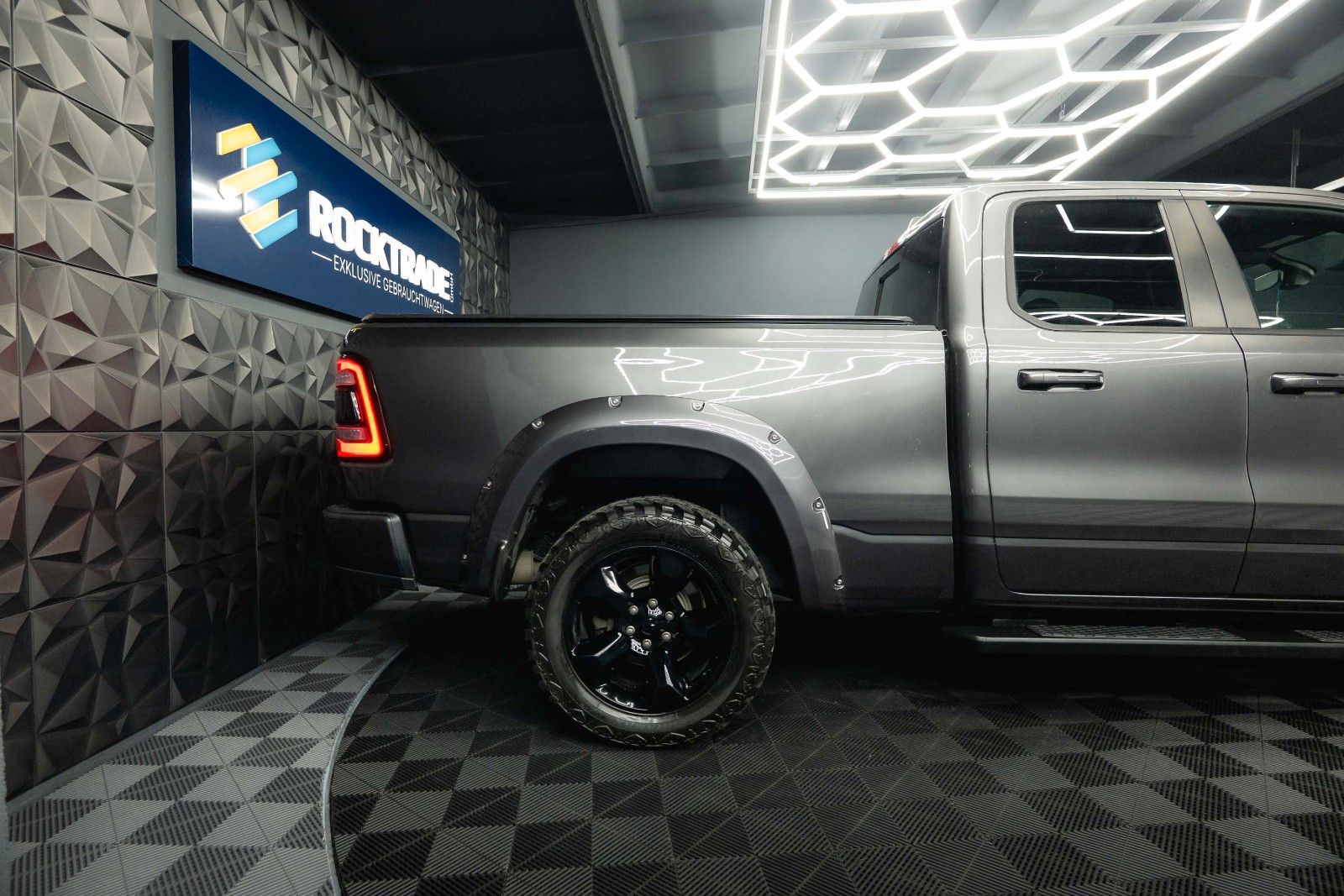 Fahrzeugabbildung Dodge RAM 5.7 V8 HEMI 4x4 Night Limited Longbed 19%
