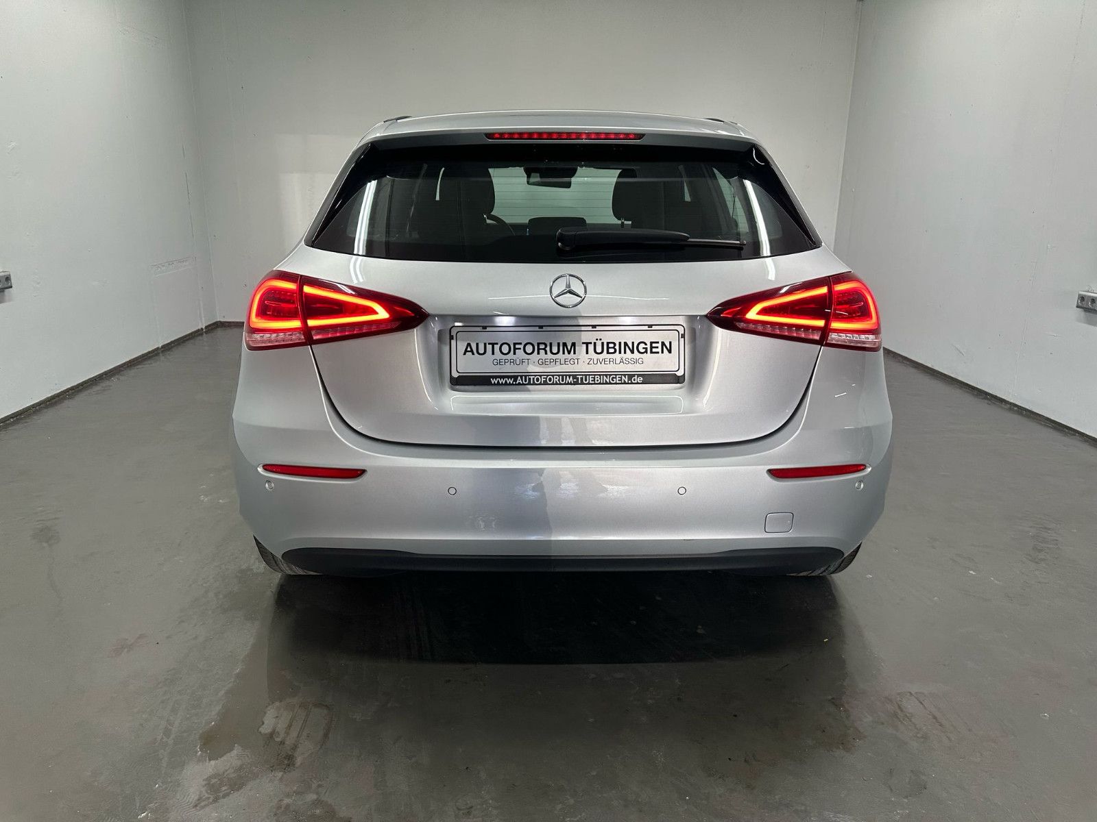 Fahrzeugabbildung Mercedes-Benz A 200 d DCT *DISTRO*AHK*LED*NAVI*BUSINESS*SH