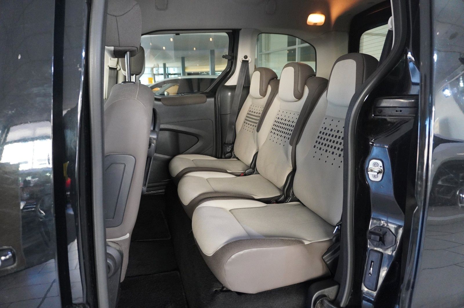 Fahrzeugabbildung Citroën Berlingo Kombi 1.6 HDI SELECTION 5-SITZ KLIMA/SH