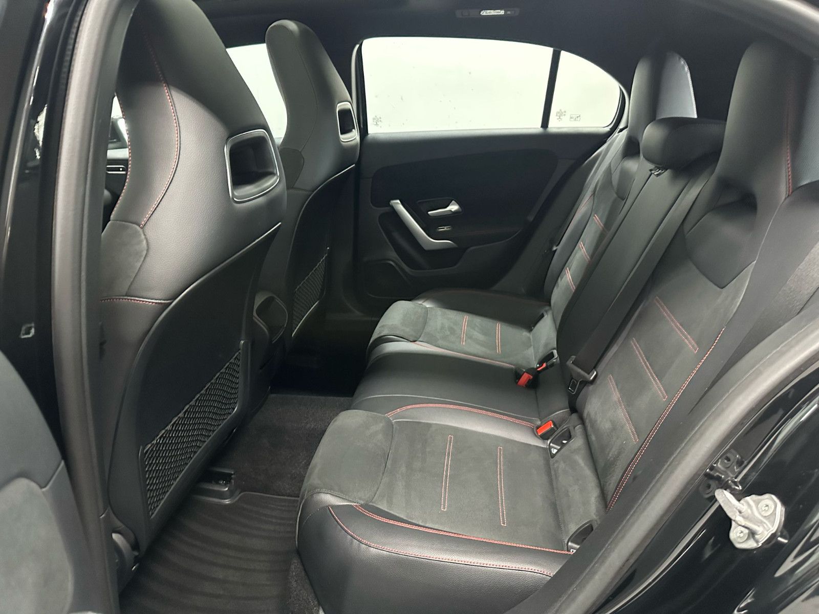 Fahrzeugabbildung Mercedes-Benz A 250 4MATIC AMG*KAMERA*PANO*SPUR*SH*TEMPO*19"