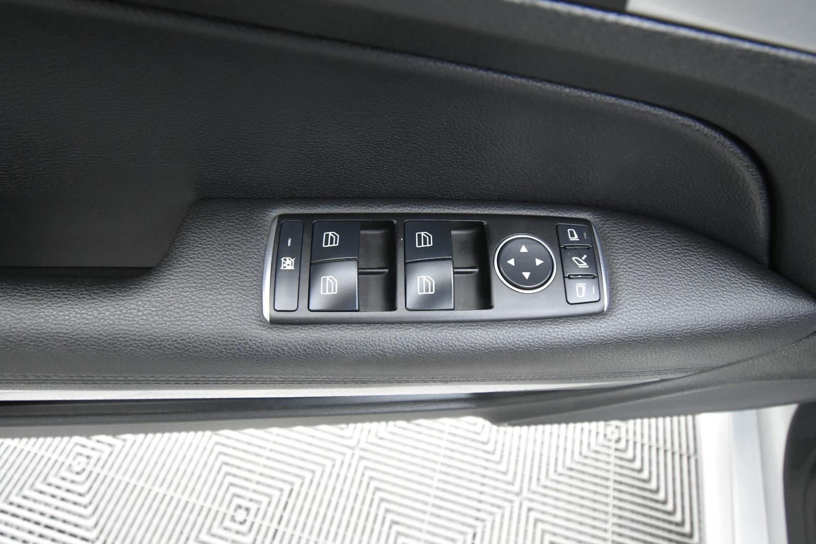 Mercedes-Benz E 250 Cabrio SHZ NAVI SBL AHK TEMP