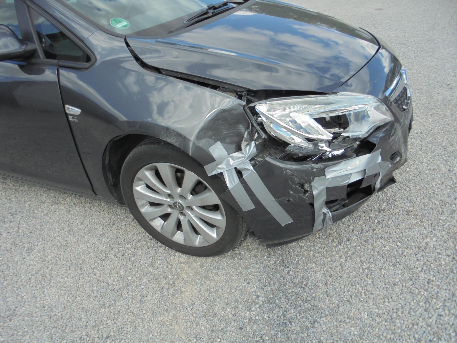 Opel Astra 2012 — interior