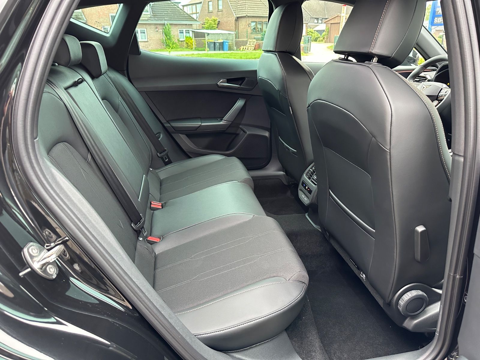 Fahrzeugabbildung CUPRA Formentor 1.5 TSI DSG Navi/AHK/ACC/LED/Shzg./17"