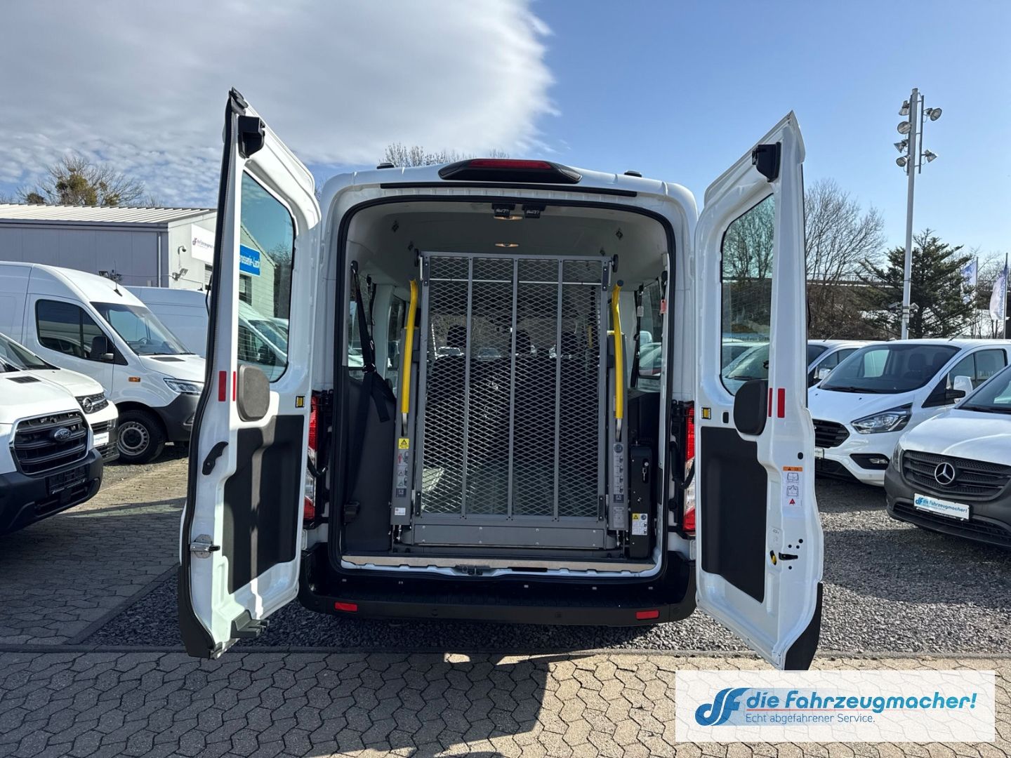 Fahrzeugabbildung Ford Transit Kombi 350 L3 Trend LIFT* Temp Tel.-Vorb.