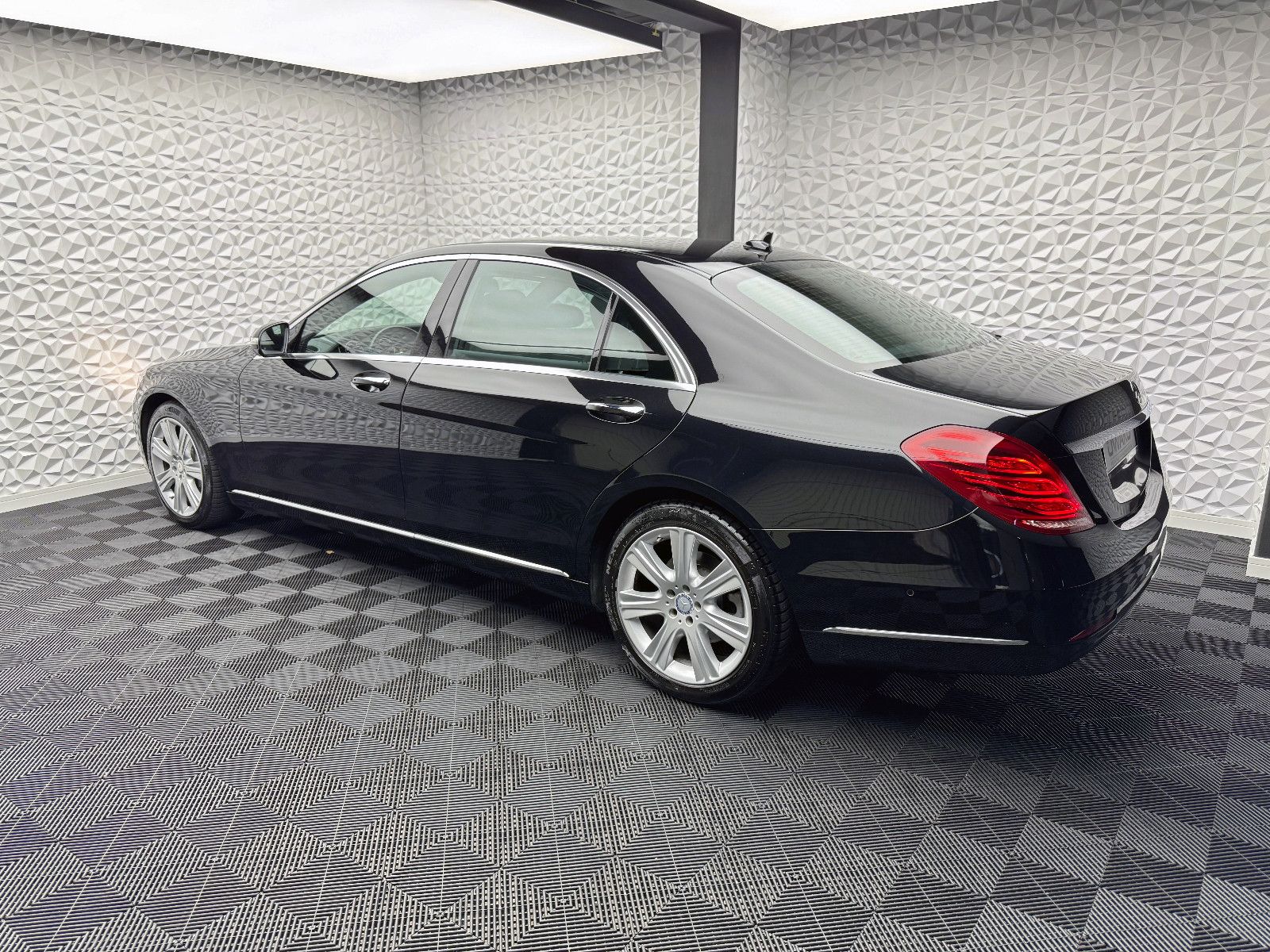 Fahrzeugabbildung Mercedes-Benz S 350d LANG/4MATIC/DISTRONIC/360°/ILS/LED/MEMORY