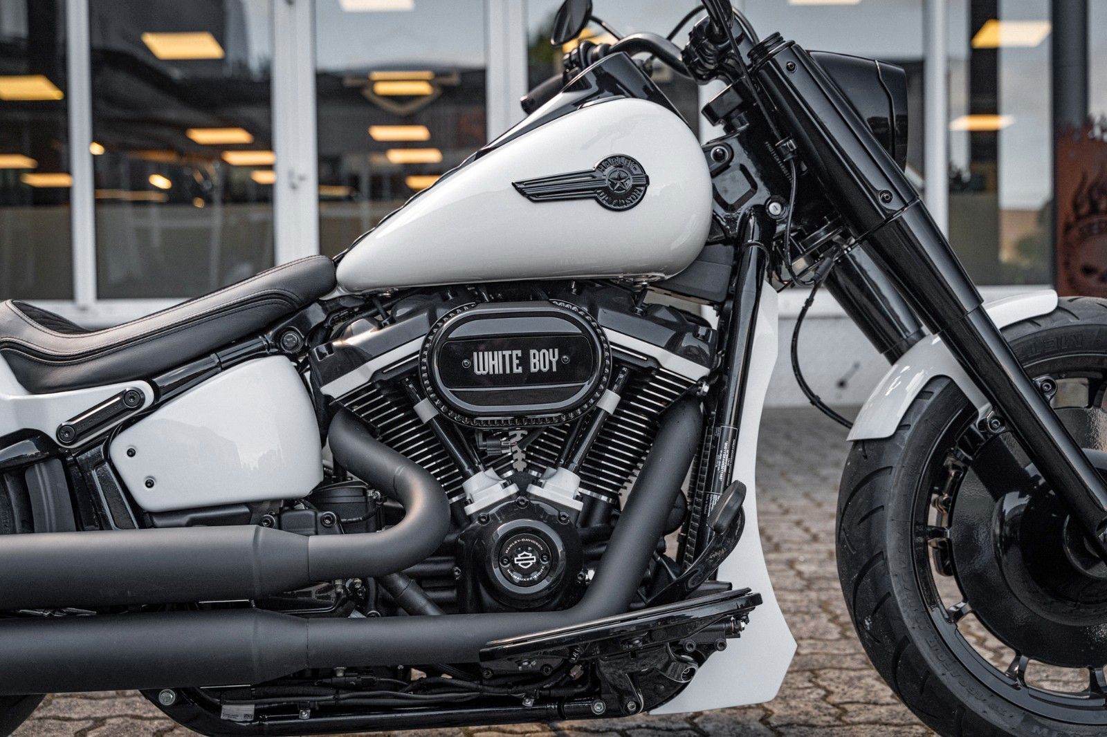Fahrzeugabbildung Harley-Davidson WHITE FAT BOY FLFBS 114 MY24 -KESSTECH-