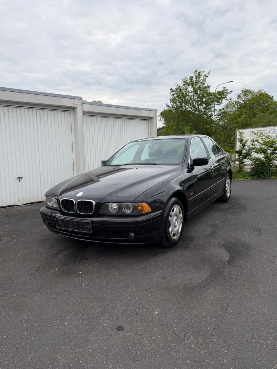 BMW 520i/1Hand/BMW-Scheckheft/Xenon/PDC/KLIMA/SitzHz