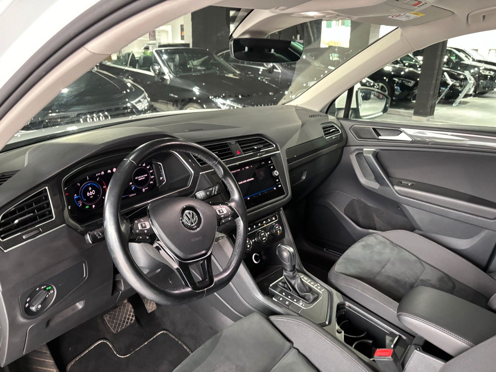 Fahrzeugabbildung Volkswagen Tiguan Highline *CarPlay*Kamera*LED*SHZ*Navi
