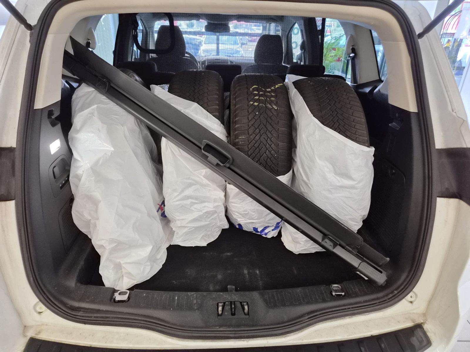 Fahrzeugabbildung Ford S-MAX Titanium / 1. HAND / NAVI / AHK /