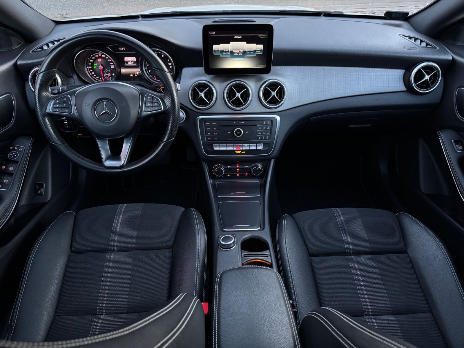 Fahrzeugabbildung Mercedes-Benz CLA 180*PANO*LED*CARPLAY*CAM*NAVI