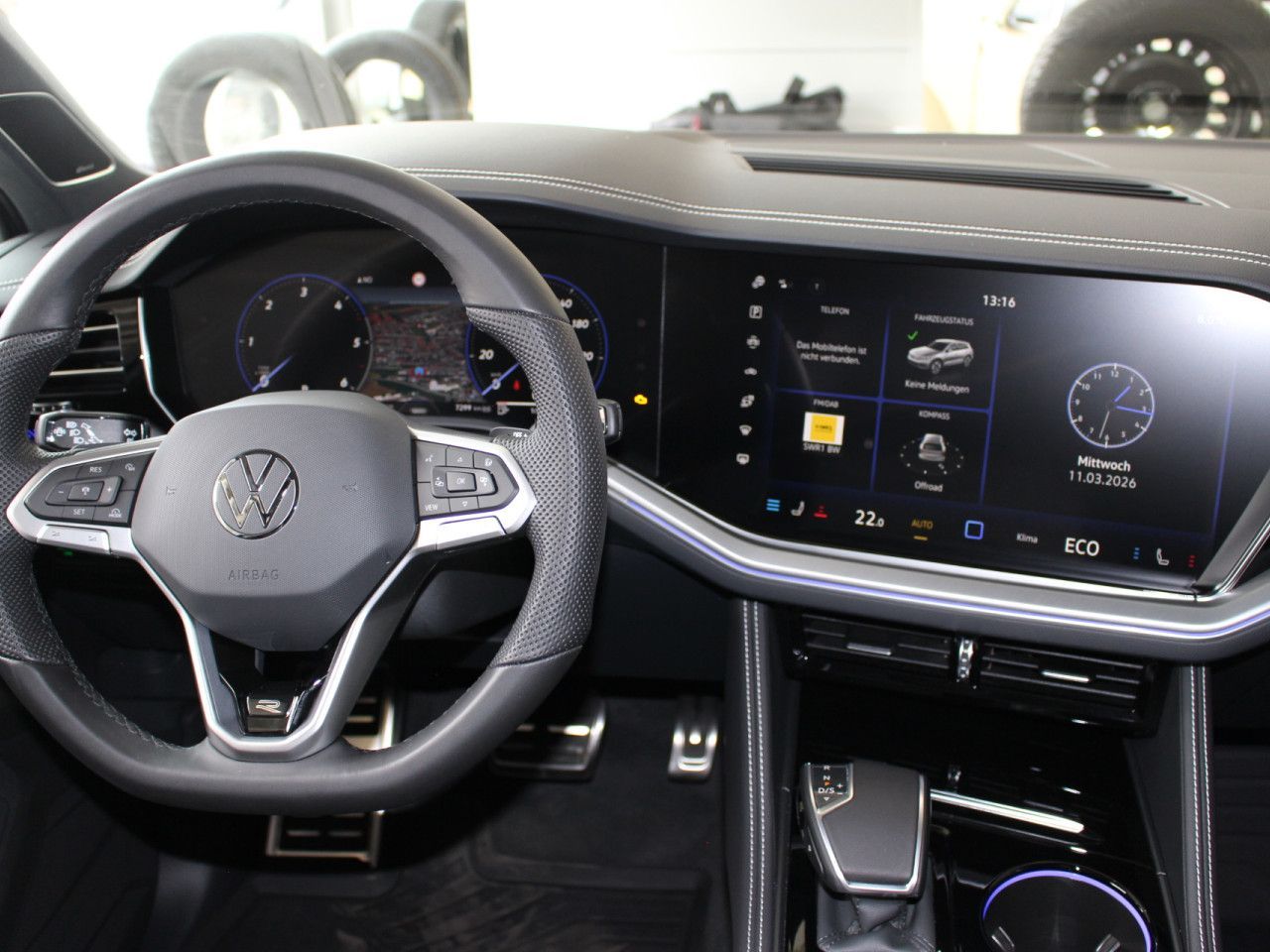 Fahrzeugabbildung Volkswagen Touareg 3,0 TDI SCR 4M R-LINE/AHK/Pano/St.Hz.