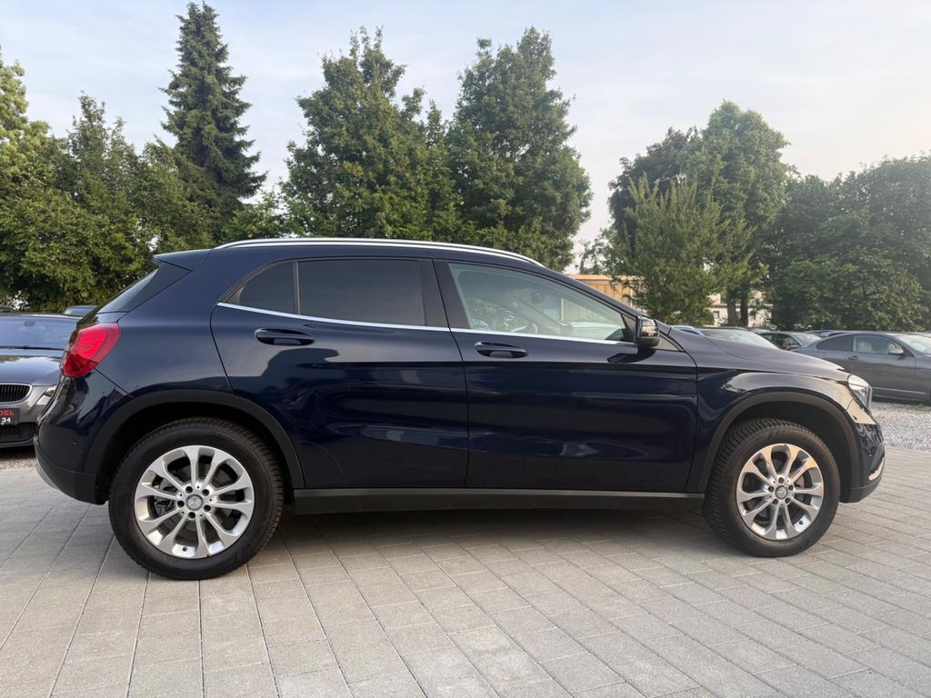 Mercedes-Benz GLA 200