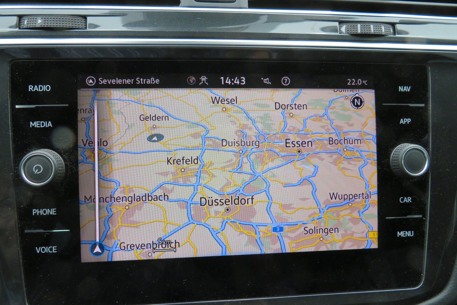 Fahrzeugabbildung Volkswagen Tiguan Life DSG AHK KAMERA ACC PDC SITZH. NAVI 1