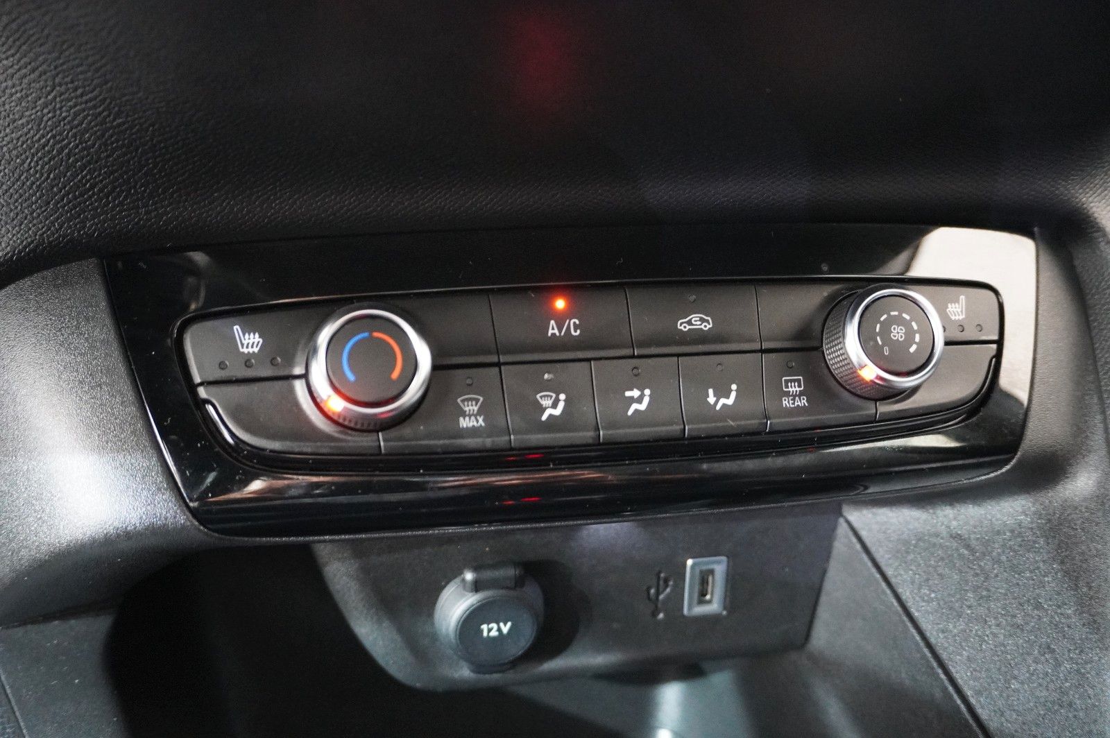Fahrzeugabbildung Opel Corsa F 1.2T EDIT. 48V DCT NAVI/LED/SPORT/SH/DAB