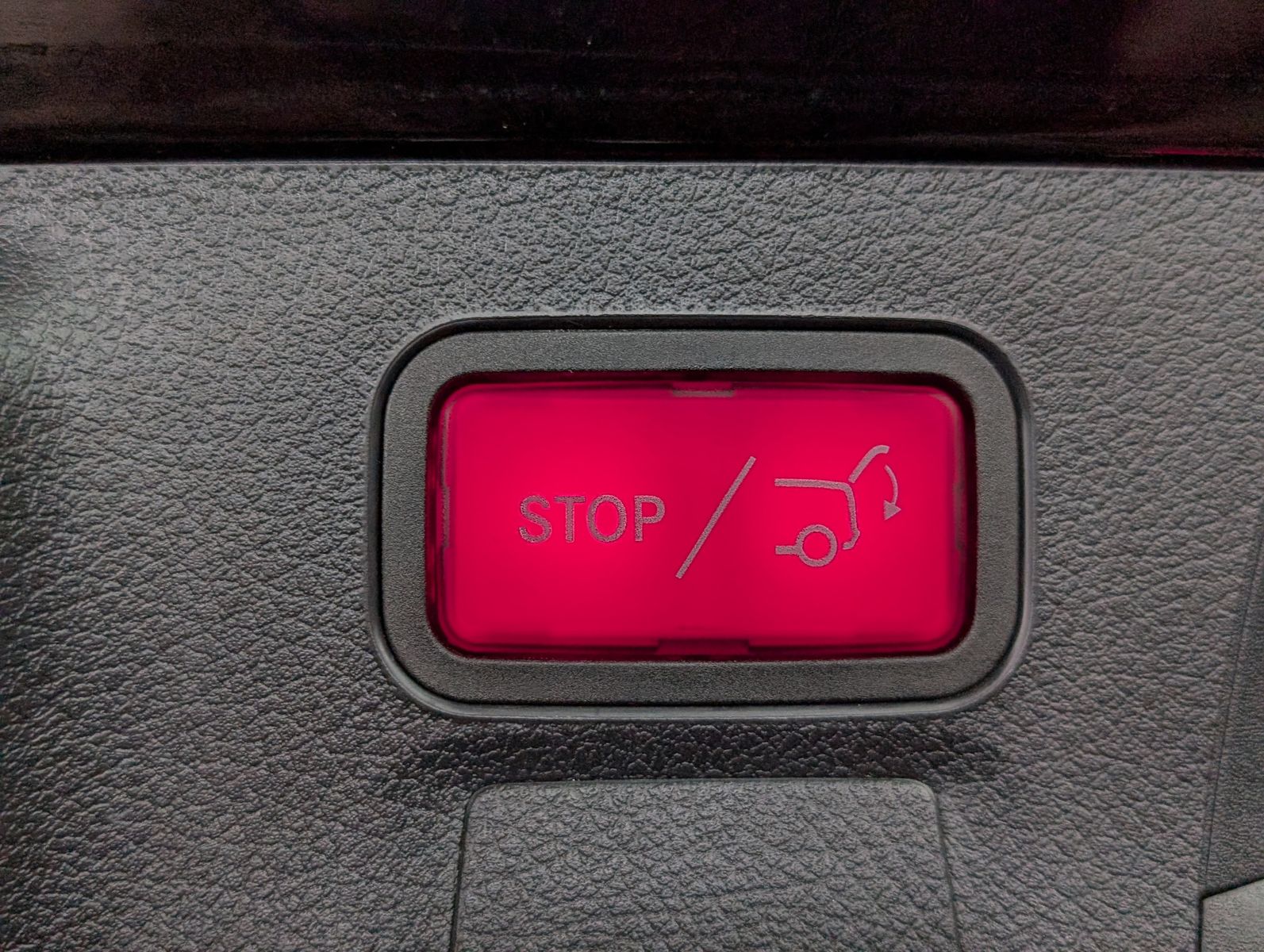 Fahrzeugabbildung Mercedes-Benz CLA 220 d SB MULTIBEAM LEDER DISTR HIGHEND 18