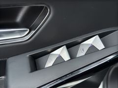 Fahrzeugabbildung DS Automobiles DS 7 Crossback 1.6 E-Tense 300 4x4 Grand Chic