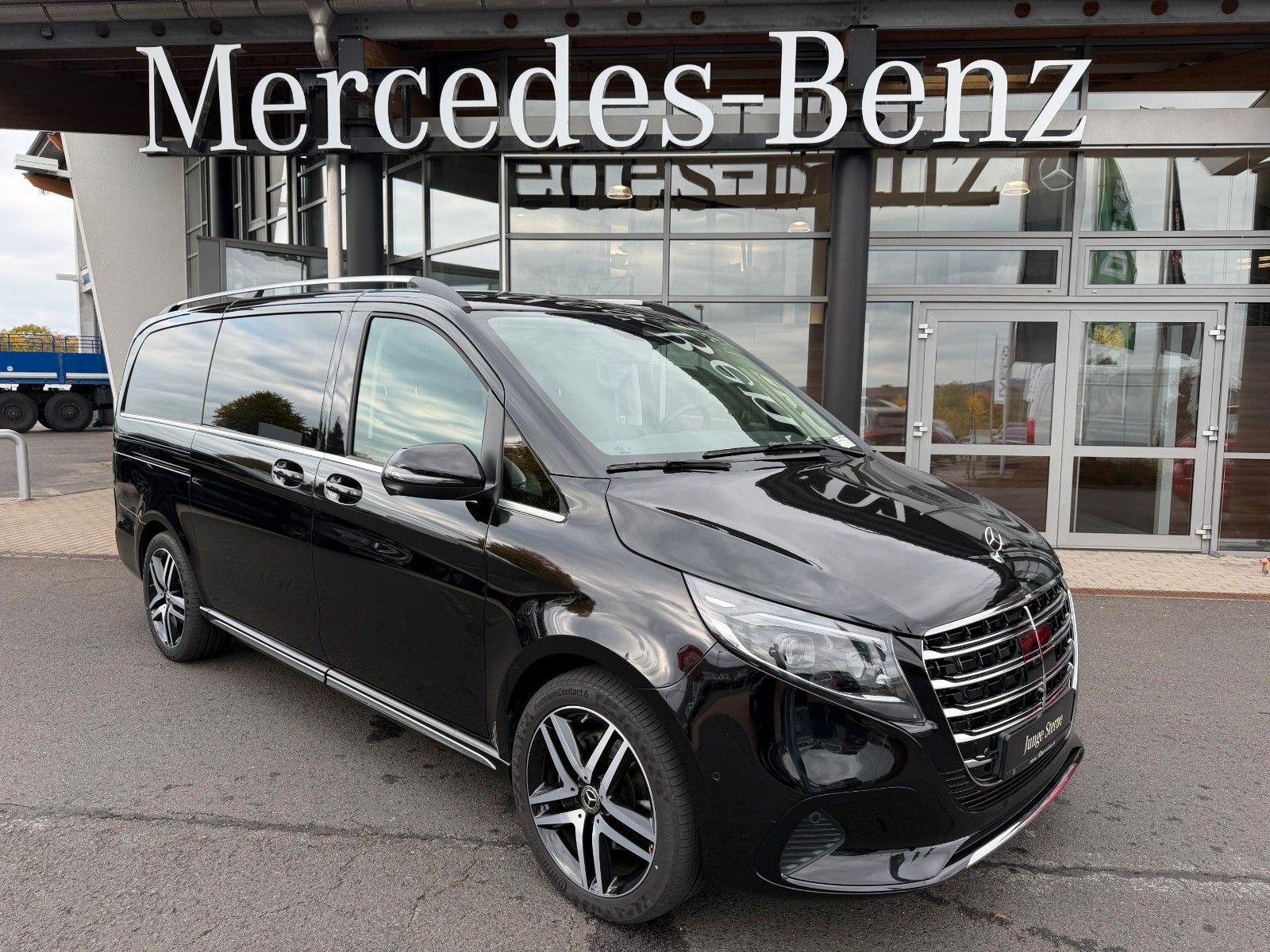 Fahrzeugabbildung Mercedes-Benz V 300 d 4MATIC EXCLUSIVE Luxus-Sitze AHK2,5to