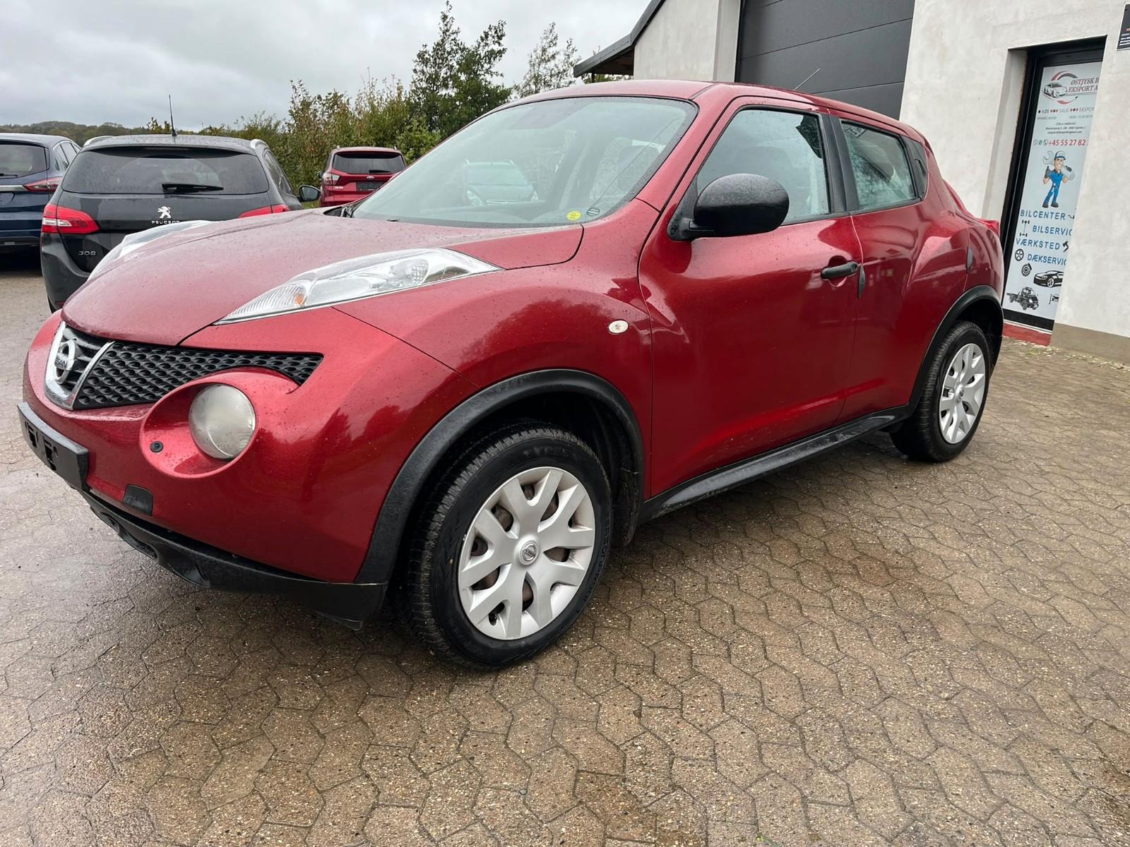 Nissan Juke 2012 — interior
