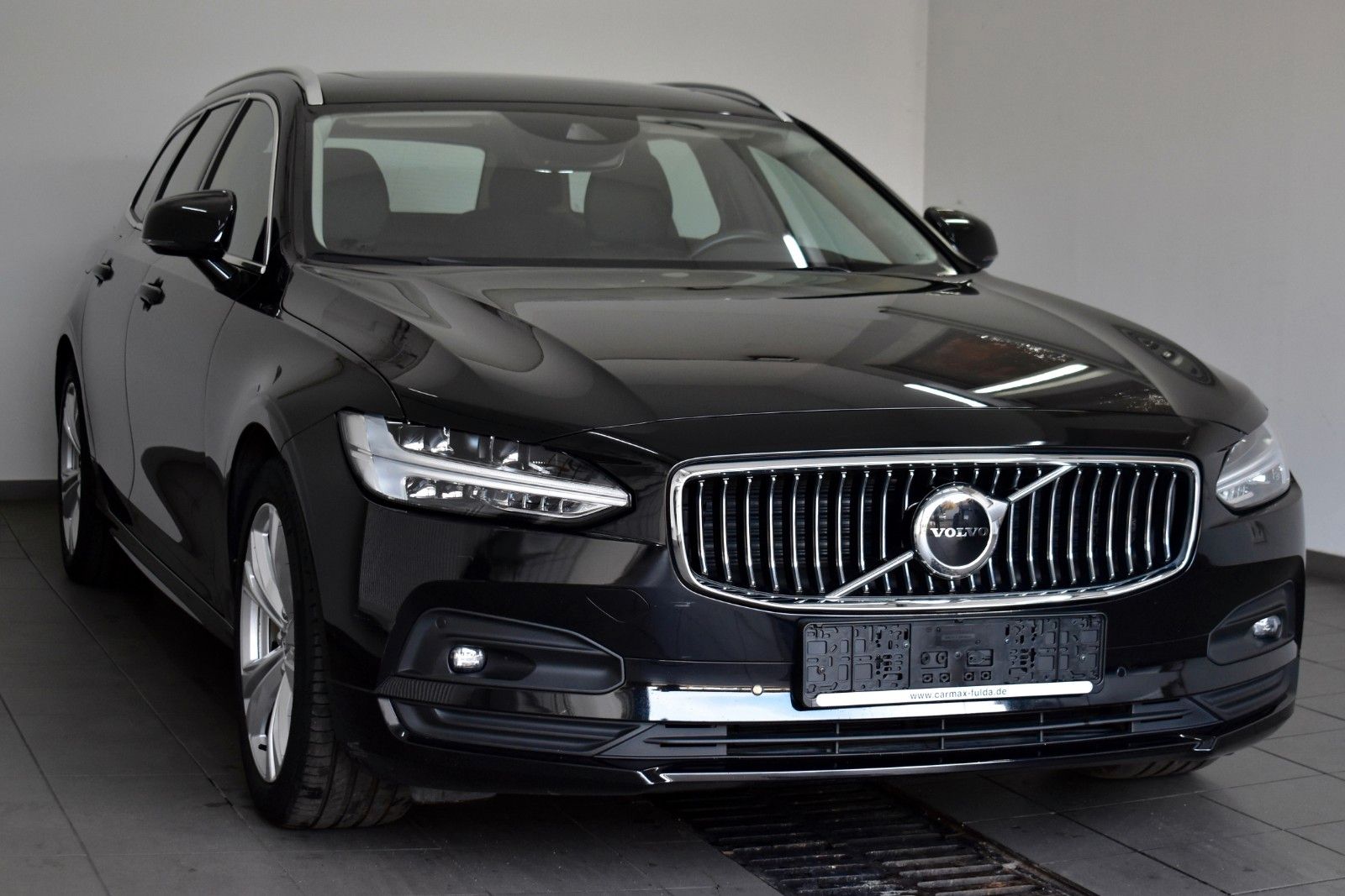 Fahrzeugabbildung Volvo V90 Momentum Pro Leder,Navi,Kamera,Panorama,AHK