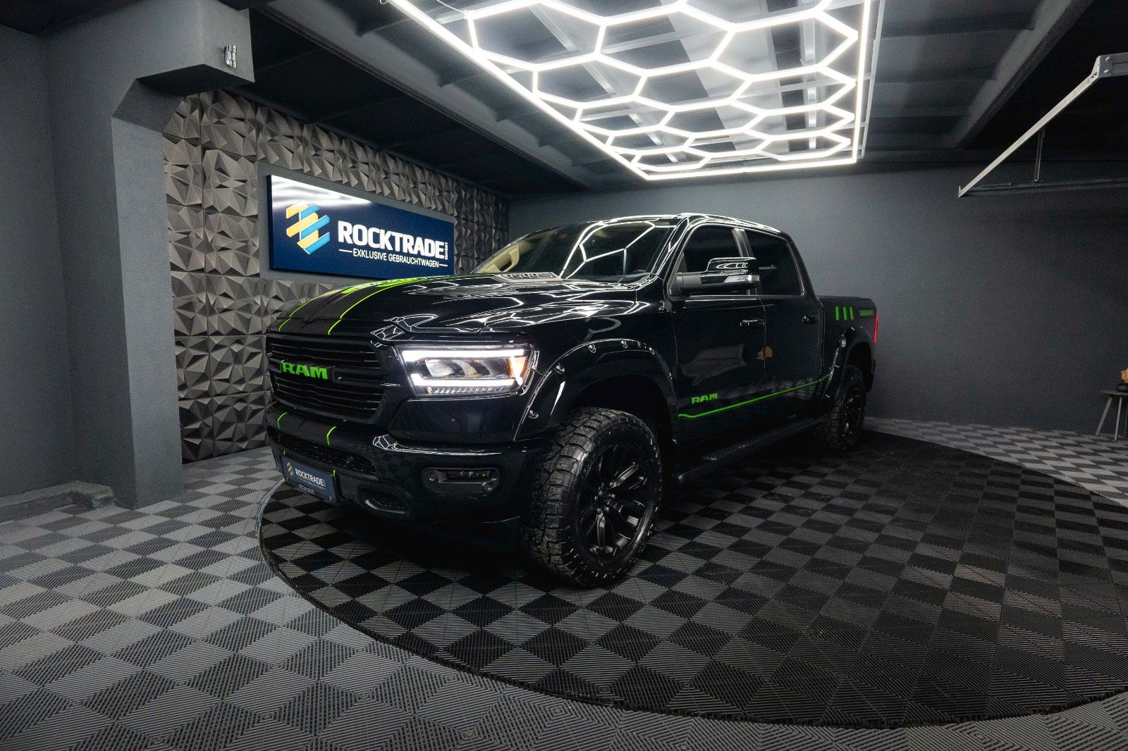 Fahrzeugabbildung Dodge RAM 5.7 V8 HEMI 4x4 LARAMIE Offroad Night LED
