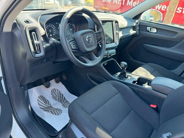Fahrzeugabbildung Volvo XC 40 Momentum Core Assistenten AHK LED