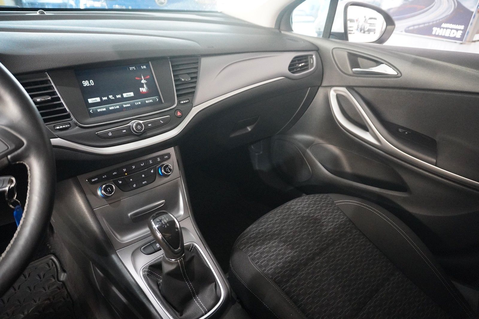 Fahrzeugabbildung Opel Astra K ST 1.0 BUSINESS NAVI/LED/SHZ/TEMP./SPORT