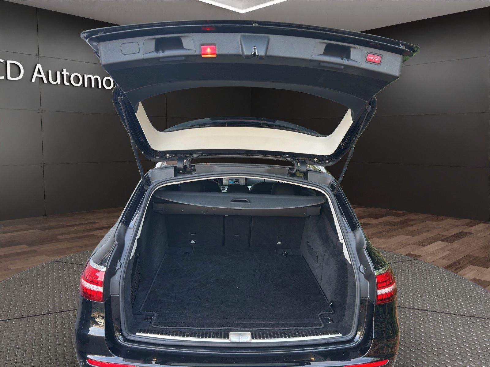 Fahrzeugabbildung Mercedes-Benz E 200 E T-Modell E 200 d