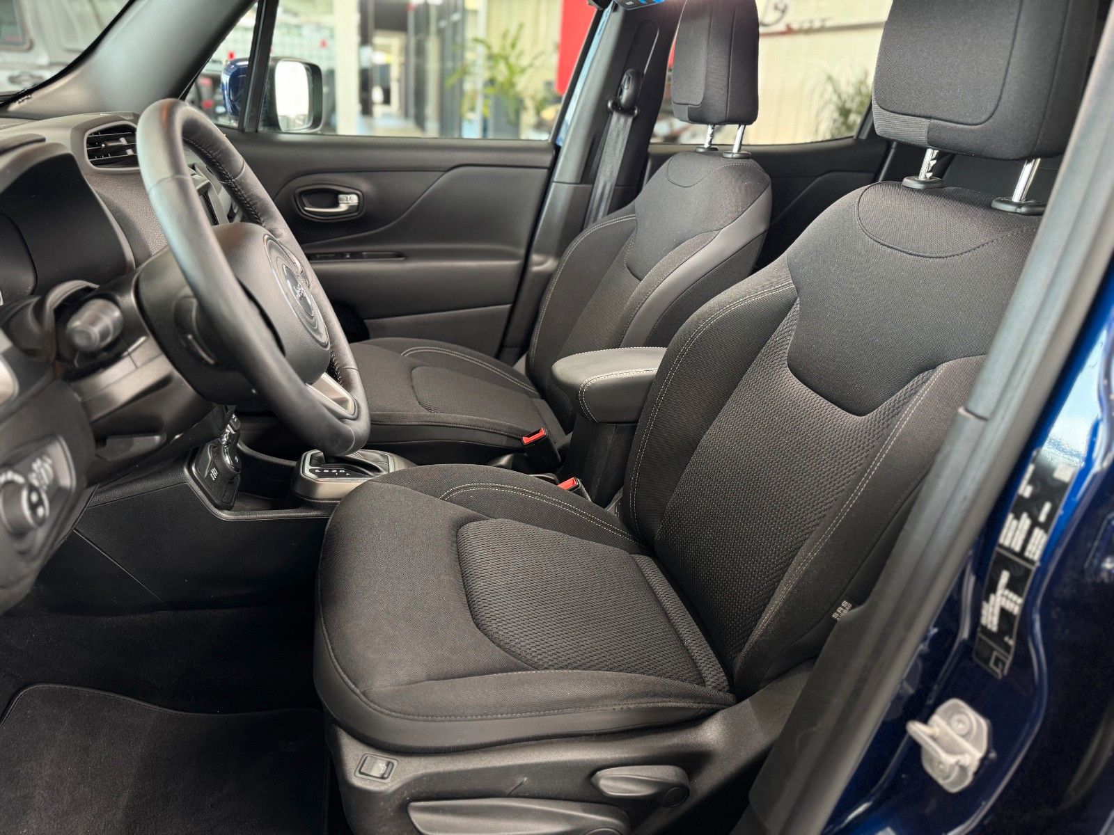 Fahrzeugabbildung Jeep Renegade Limited S 4WD Technologie-Paket
