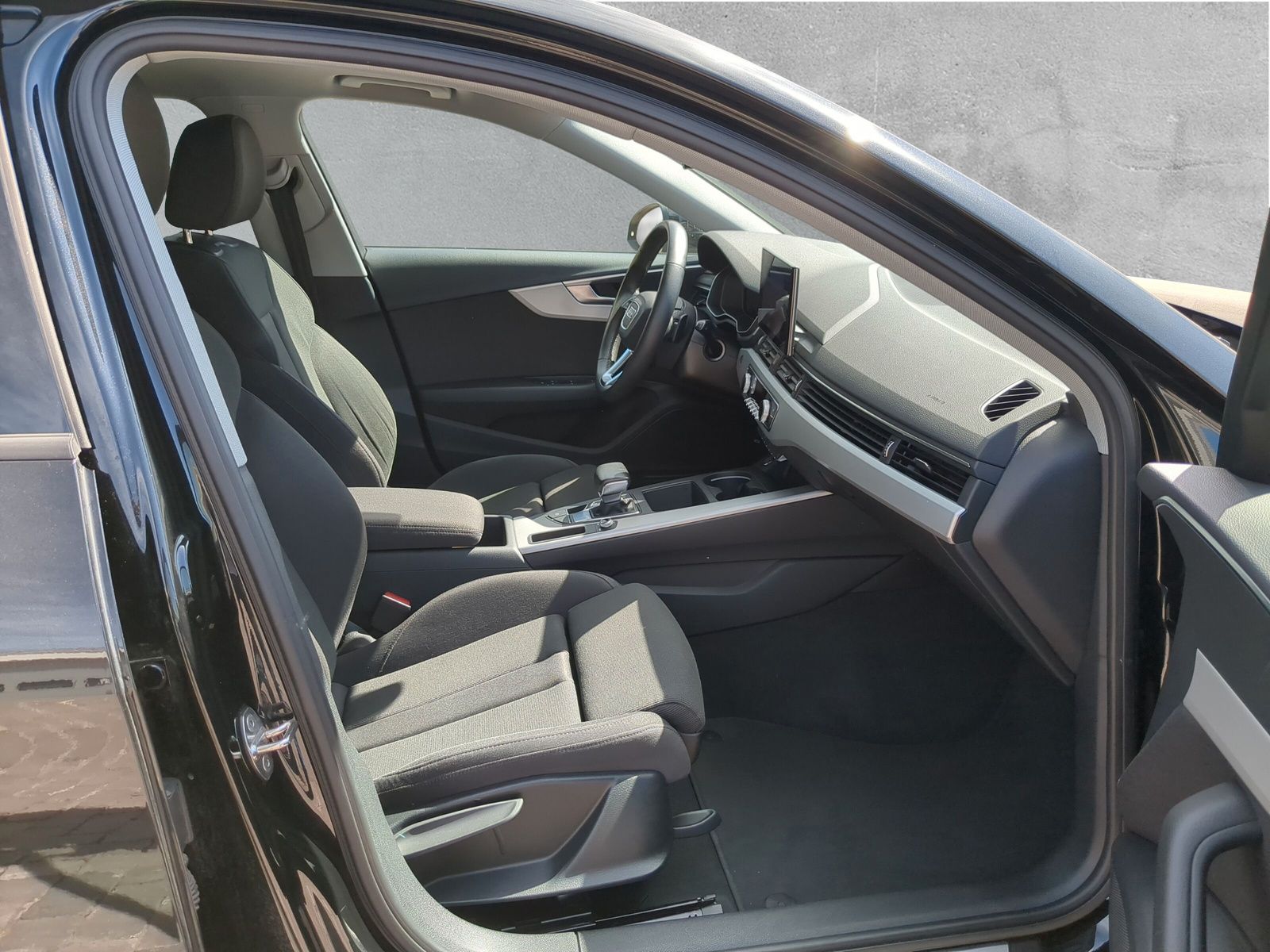 Fahrzeugabbildung Audi A4 Avant 40 TDI S-line Pano virtualCP Kamera SHZ