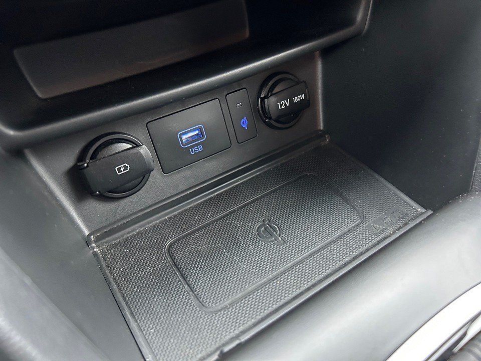 Fahrzeugabbildung Hyundai KONA HEV PREMIUM AHK 2J-GARANTIE LEDER+HUD+NAV++