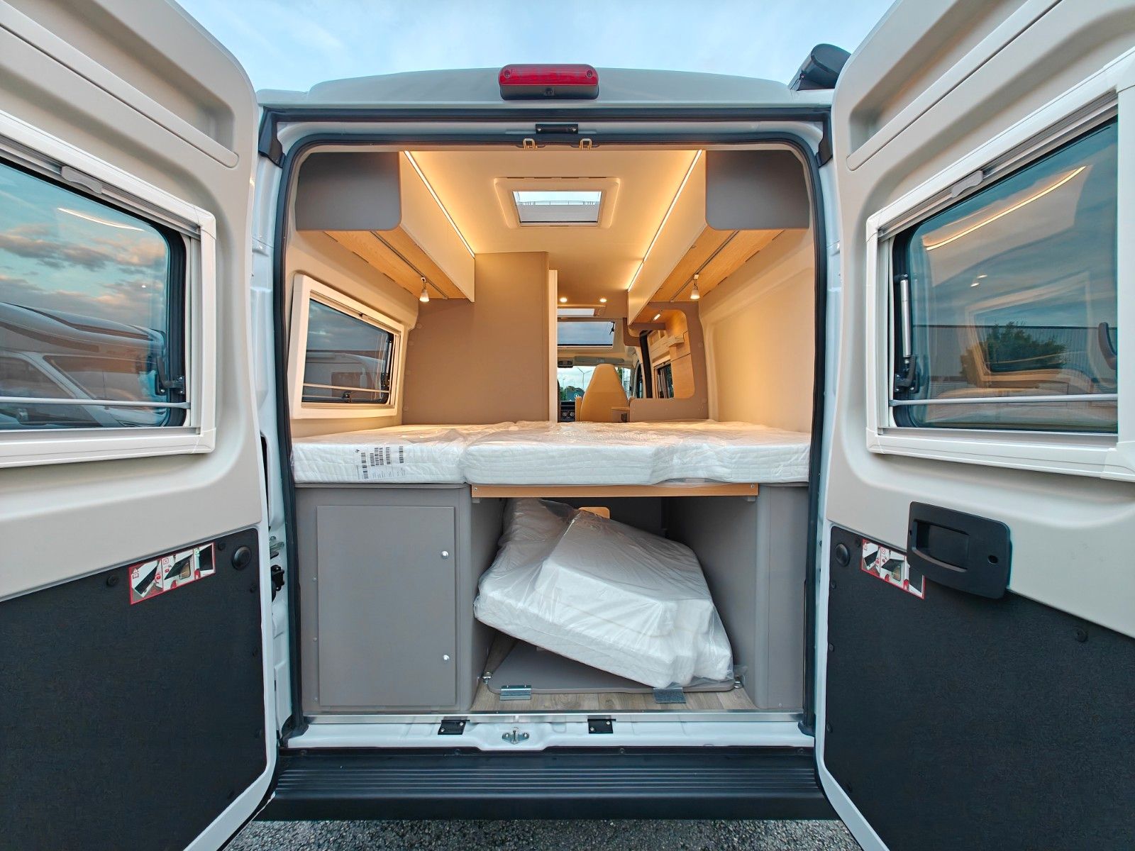 Fahrzeugabbildung LMC Innovan 600 - 603 70 Jahre Modell - SALE! -