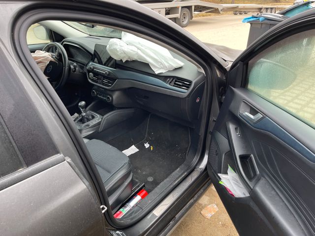 Ford Focus Turnier Active *PANO*NAVI*CARPLAY*TEMP*LED