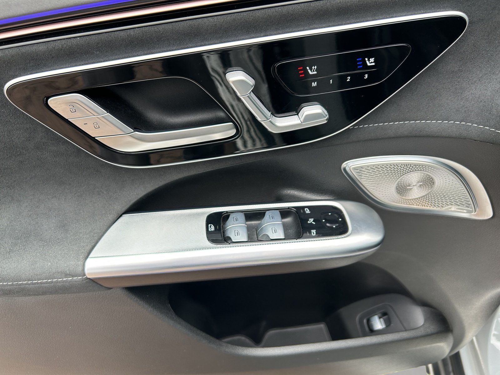 Fahrzeugabbildung Mercedes-Benz EQE 500 SUV AMG Prem+ AHK Sitzklima AIRMATIC HAL