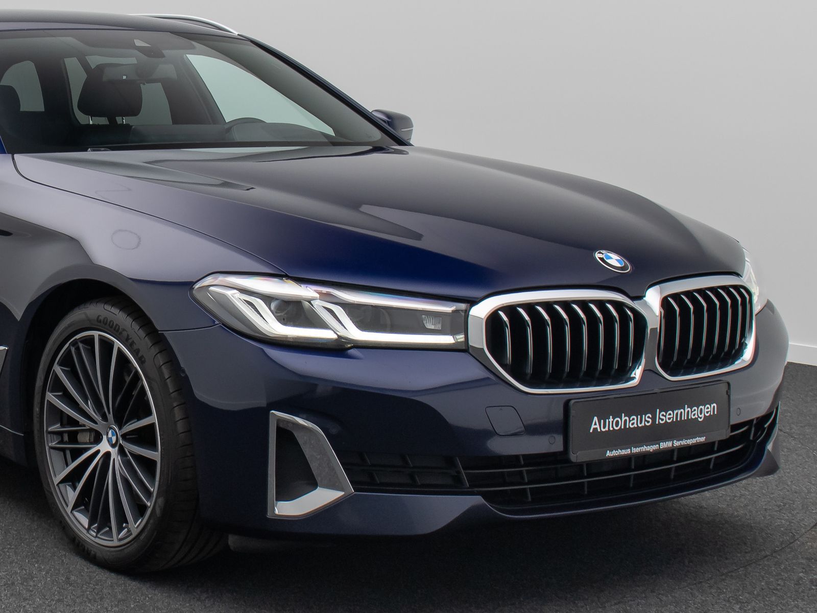 Fahrzeugabbildung BMW 530d Luxury Line DAB Kamera HUD Leder H/K 19Zoll