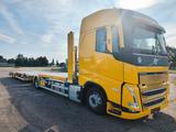 Volvo Autotransporter Fahrzeugtransporter mit Anhänger - Pritsche Anhänger
