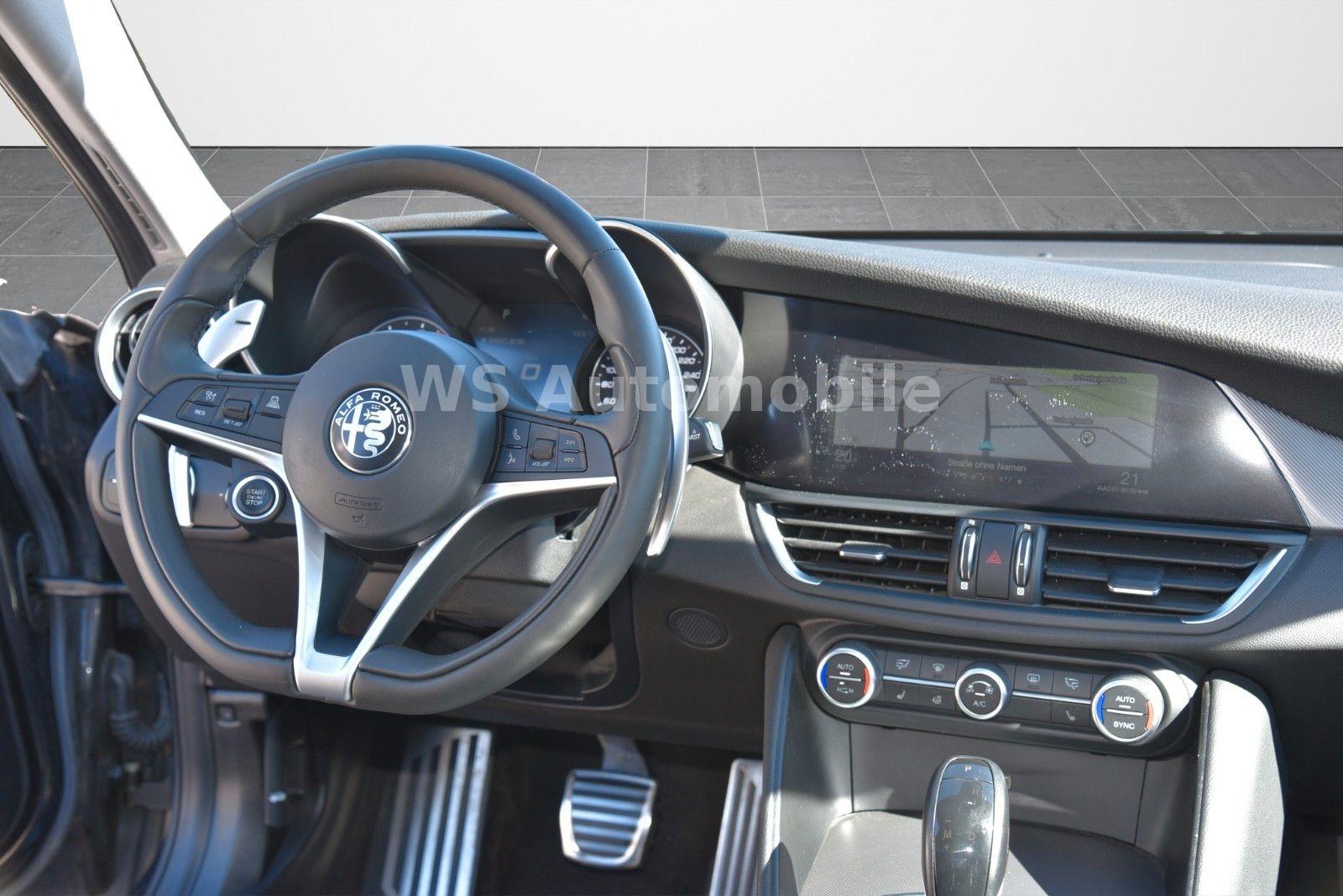 Alfa Romeo Giulia Veloce Q4 280 ch • Pack Performance • Brembo • Cuir • ACC • Caméra • 19"