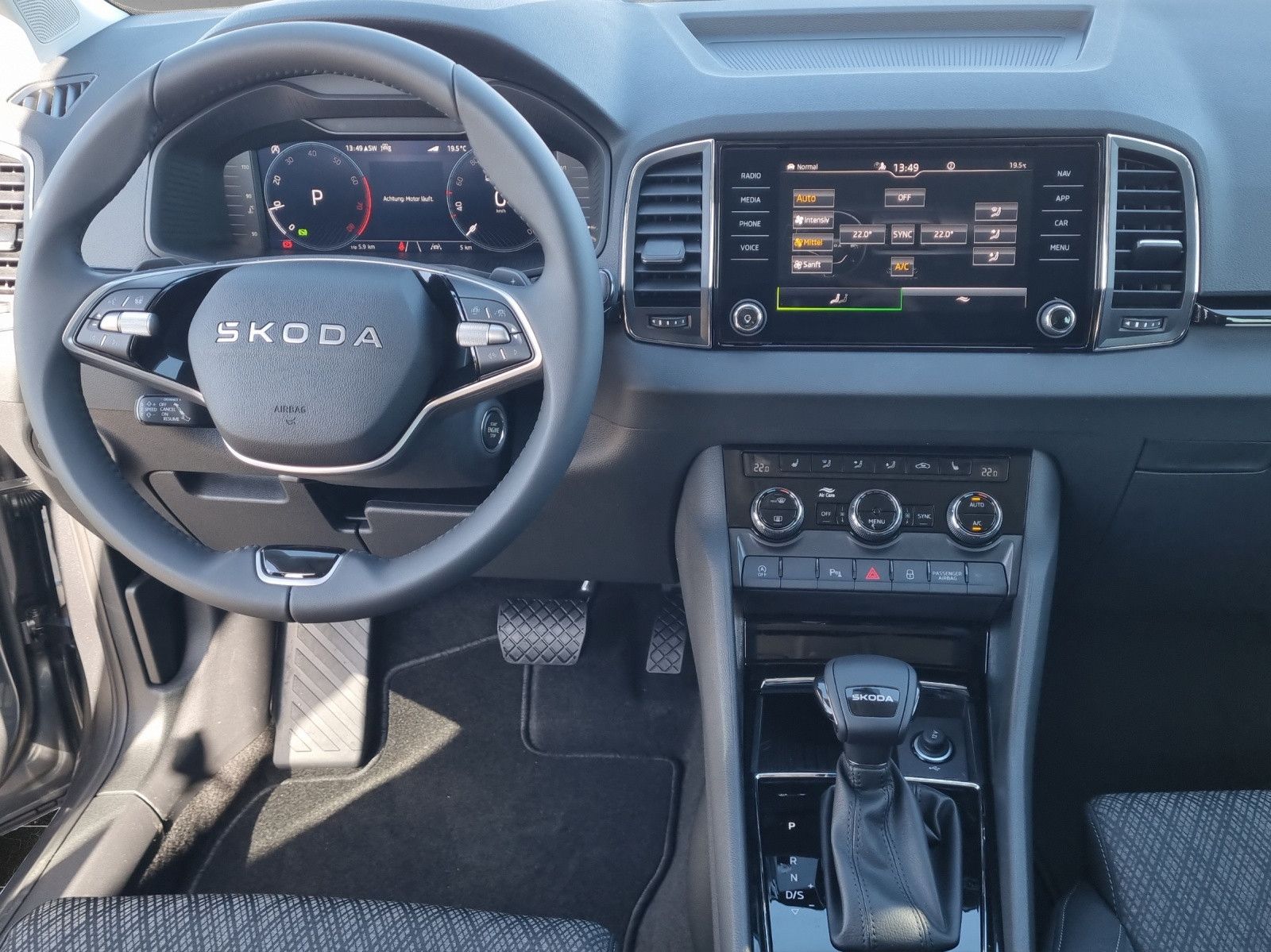 Fahrzeugabbildung SKODA Karoq Balance 1,5TSI Garantie +3 Fahrassi